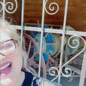 Meet your Posher, Dana